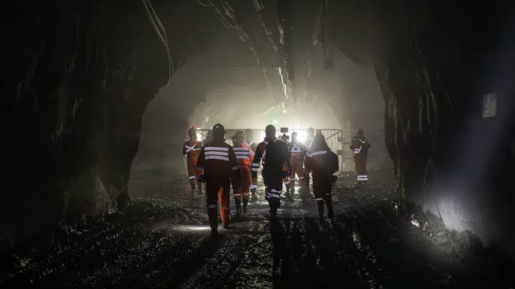 Mueren dos trabajadores por alud en mina El Teniente de Chile
