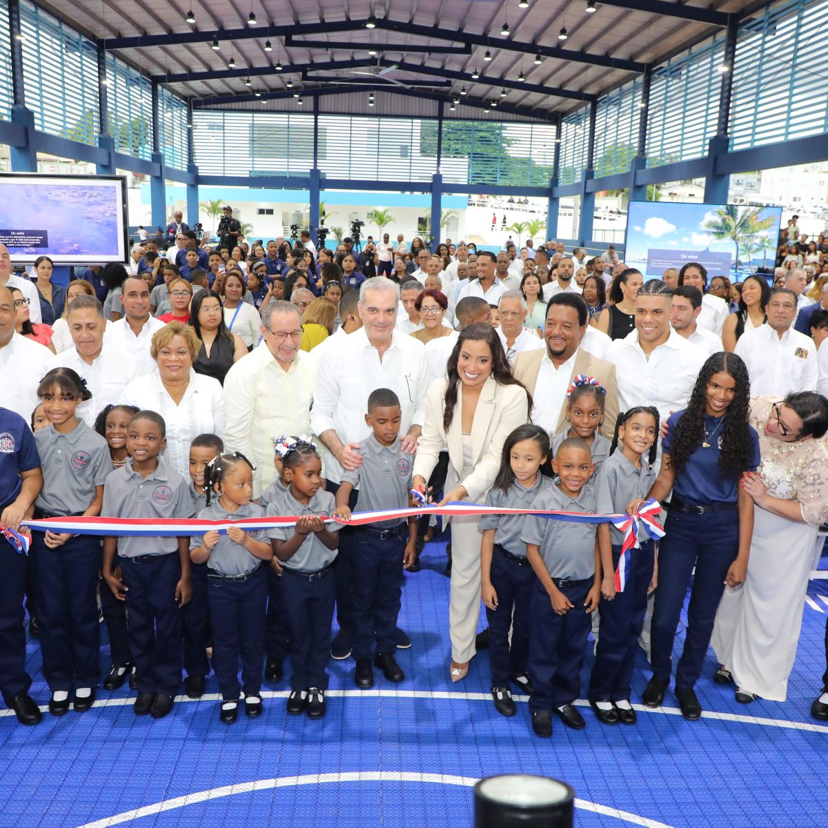 Abinader y Pedro Martínez inauguran complejo de RD$924 millones