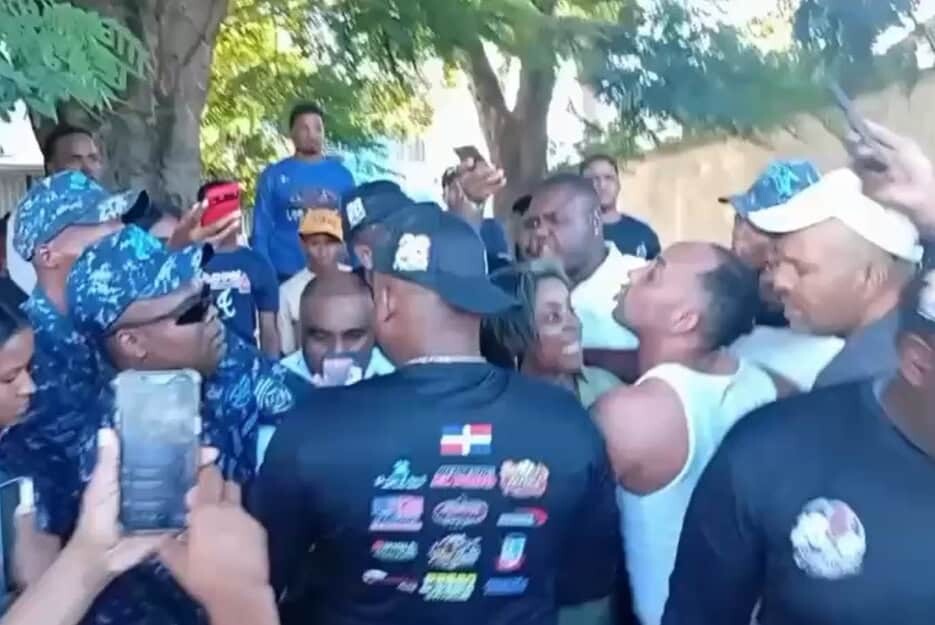 Policía indaga incidente tras esposar a la diputada Millys Martínez