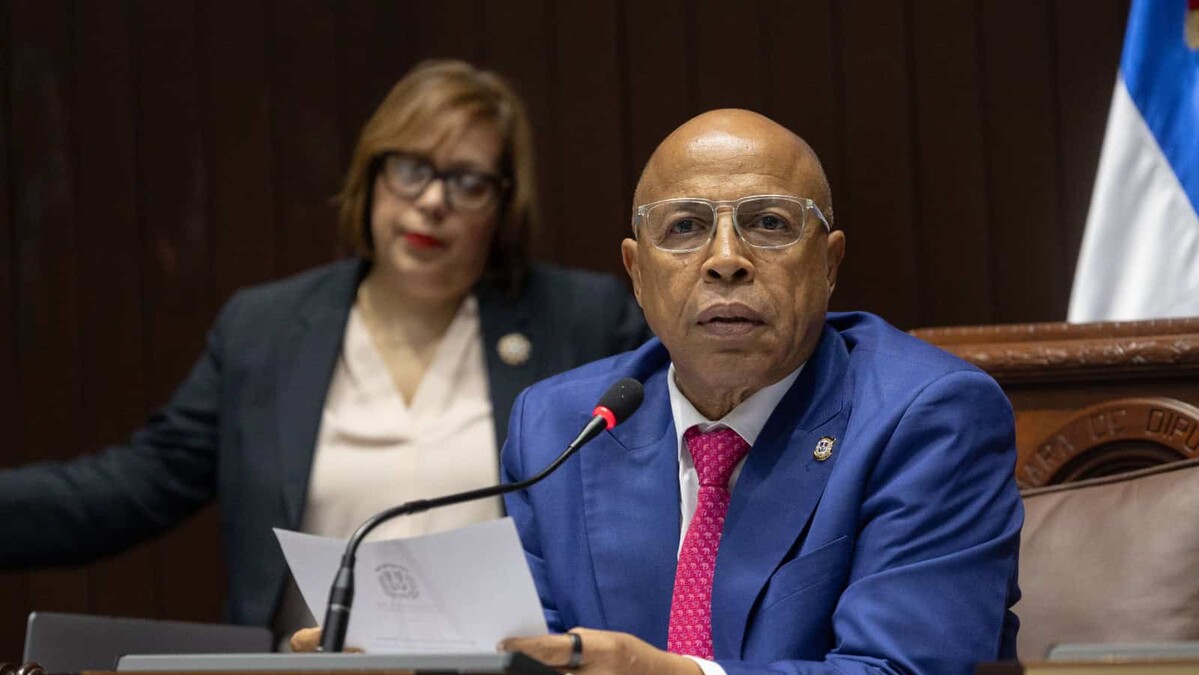 Pacheco condena que agentes esposaran a diputada en Elías Piña