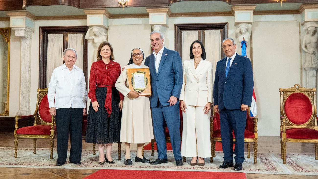 Abinader premia a Ellis Pérez como Adulto Mayor del Año
