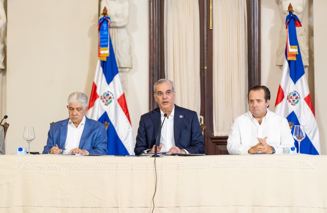 Gobierno contrata RD 31,109 millones en obras con fondos de Aerodom